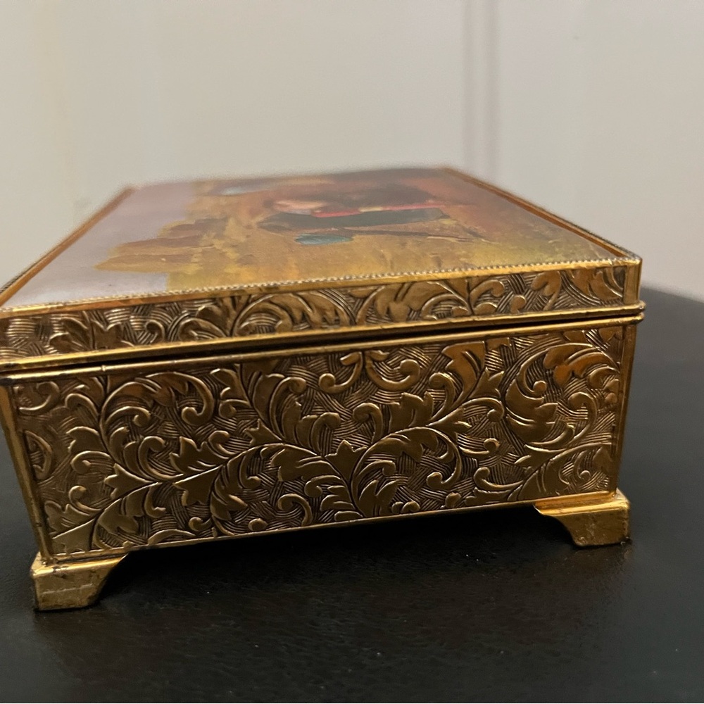 Schmid music box with art by Millet on top - Picture 3 of 6